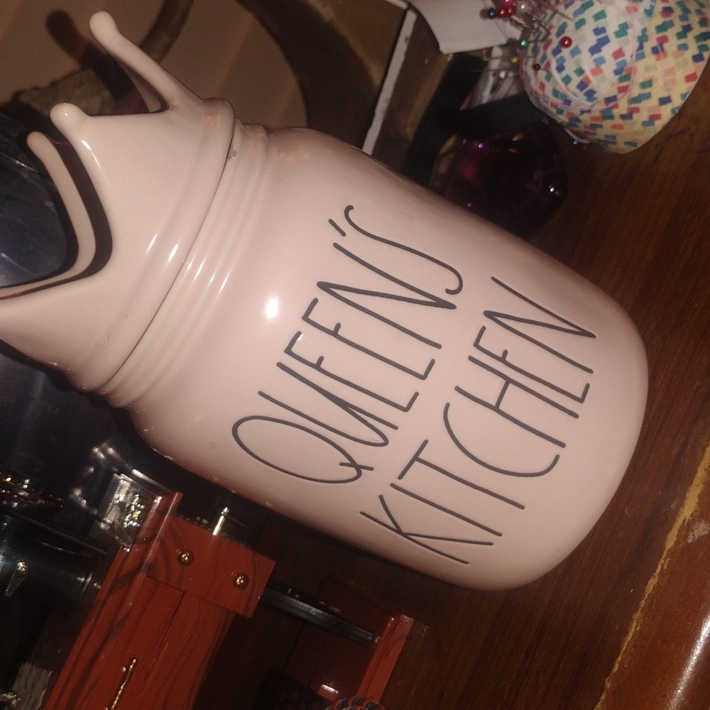Queens kitchen stash jar/ jar with lid.